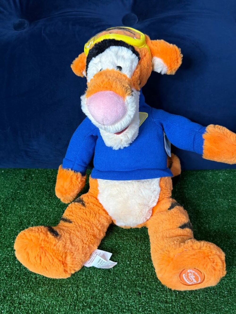 Disney Store Winnie the Pooh Tigger Super Sleuth 18" Plush Stuffed Animal NWT